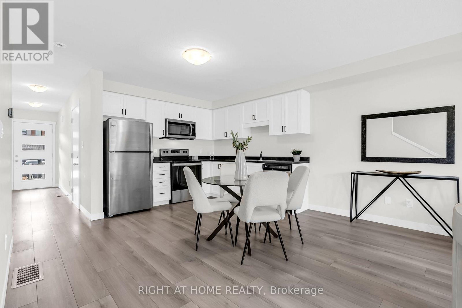 34 Wilkinson Avenue, Cambridge, Ontario  N1S 0E2 - Photo 5 - X12590366