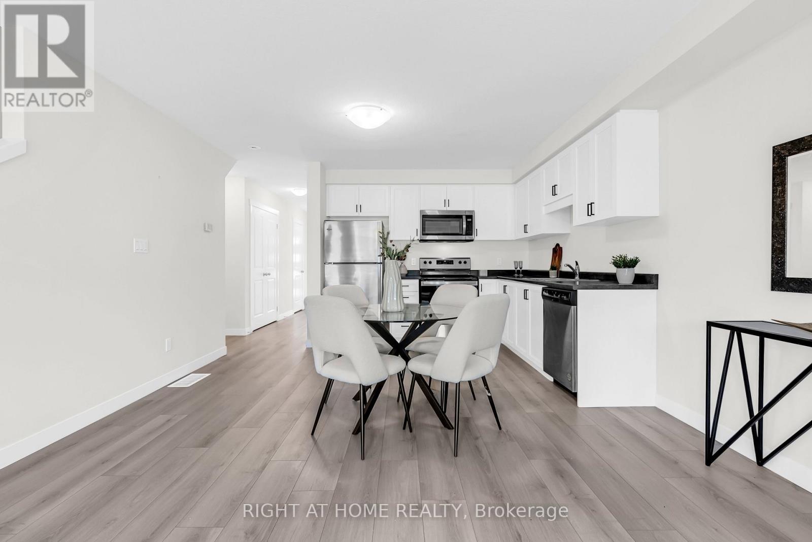 34 Wilkinson Avenue, Cambridge, Ontario  N1S 0E2 - Photo 6 - X12590366