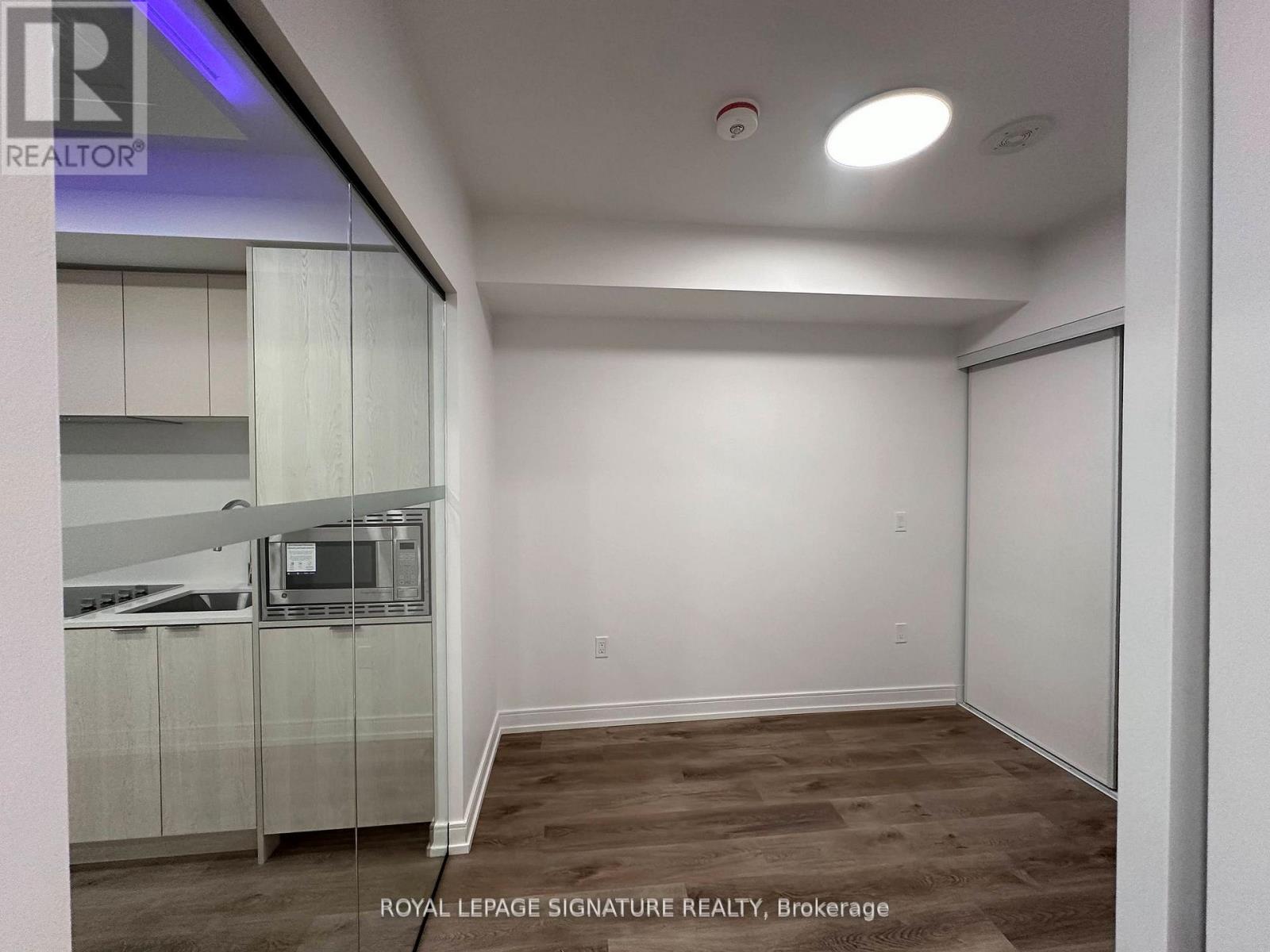 1313 - 1 Jarvis Street, Hamilton, Ontario  L8R 0A8 - Photo 4 - X12590444