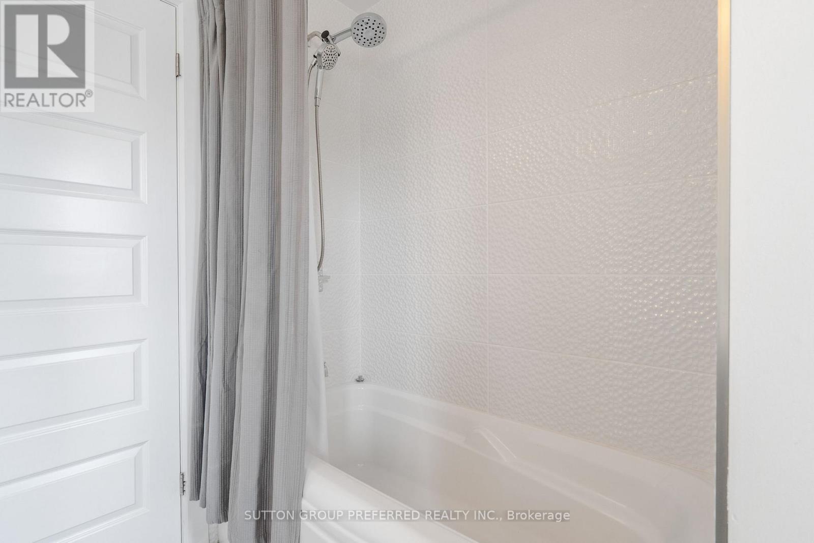 2058 Wateroak Drive, London North (North S), Ontario  N6G 0P9 - Photo 29 - X12589578