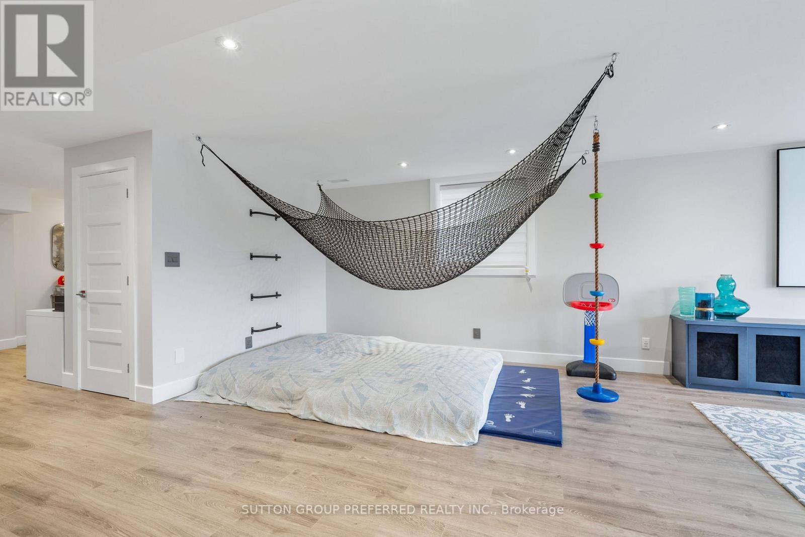 2058 Wateroak Drive, London North (North S), Ontario  N6G 0P9 - Photo 32 - X12589578