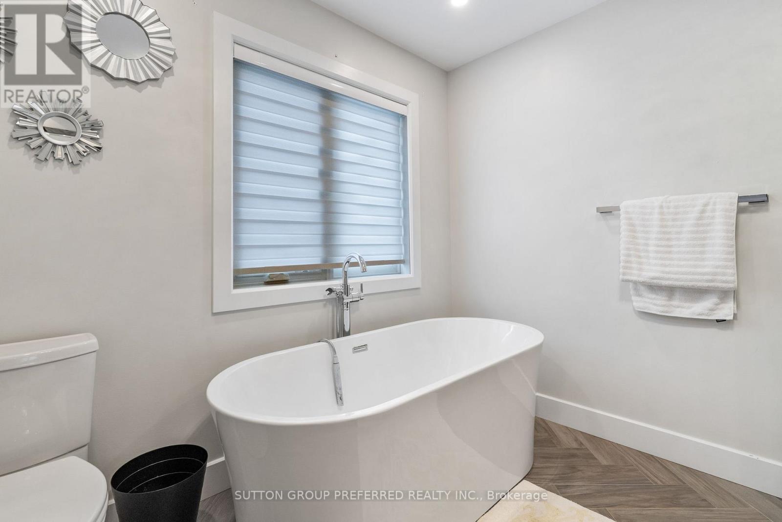 2058 Wateroak Drive, London North (North S), Ontario  N6G 0P9 - Photo 24 - X12589578