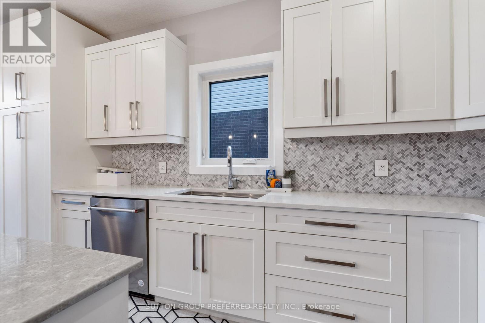 2058 Wateroak Drive, London North (North S), Ontario  N6G 0P9 - Photo 9 - X12589578