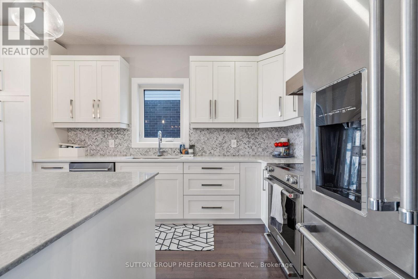 2058 Wateroak Drive, London North (North S), Ontario  N6G 0P9 - Photo 8 - X12589578