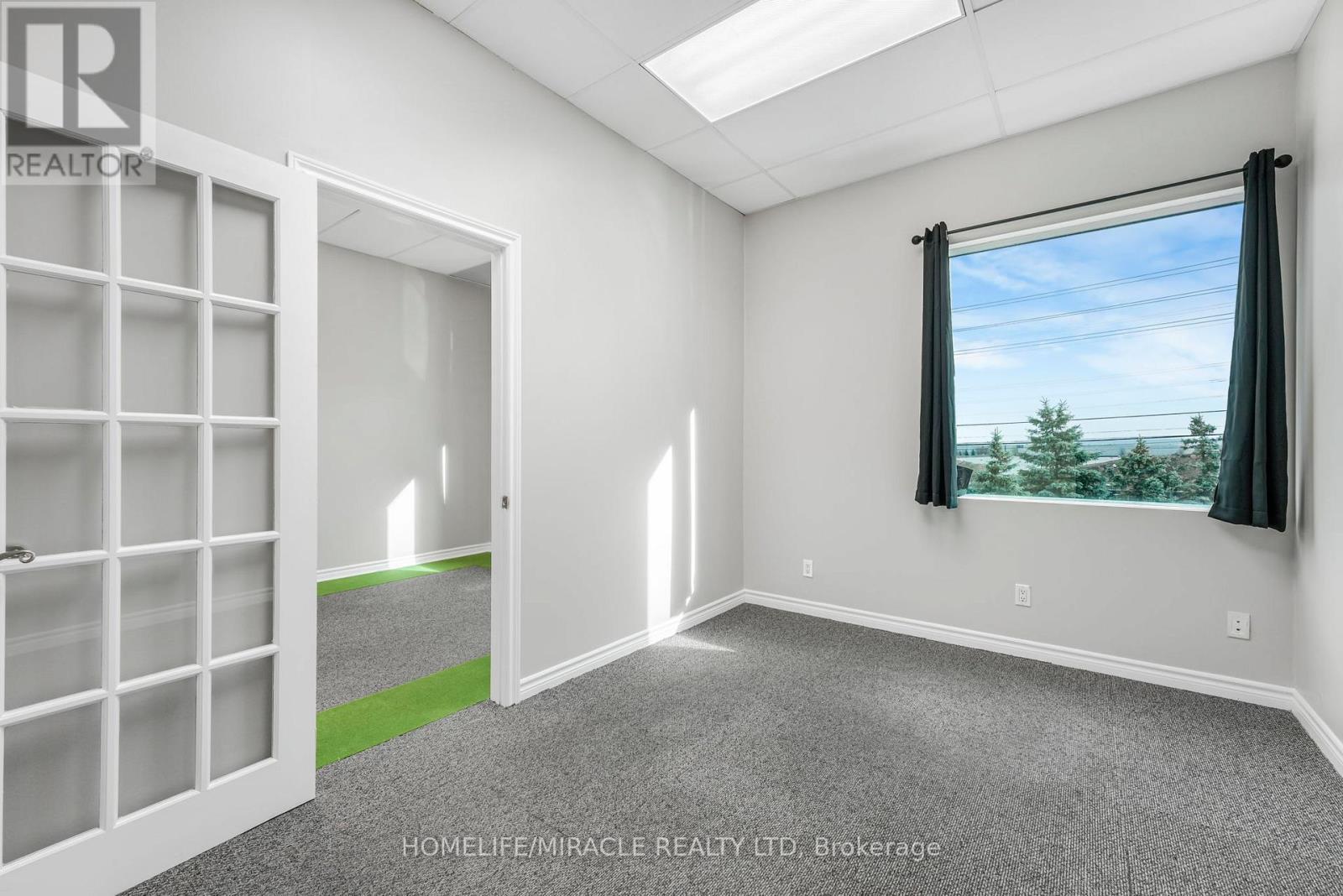 112 (Upper Floor) - 2 Automatic Drive, Brampton, Ontario  L6S 6K8 - Photo 12 - W12590524