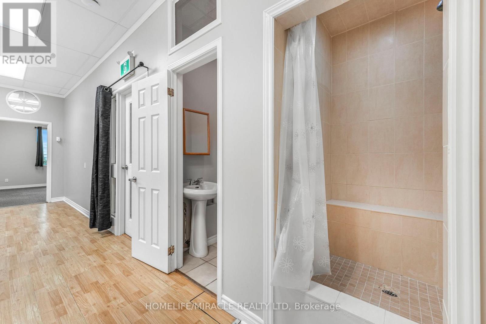 112 (Upper Floor) - 2 Automatic Drive, Brampton, Ontario  L6S 6K8 - Photo 22 - W12590524