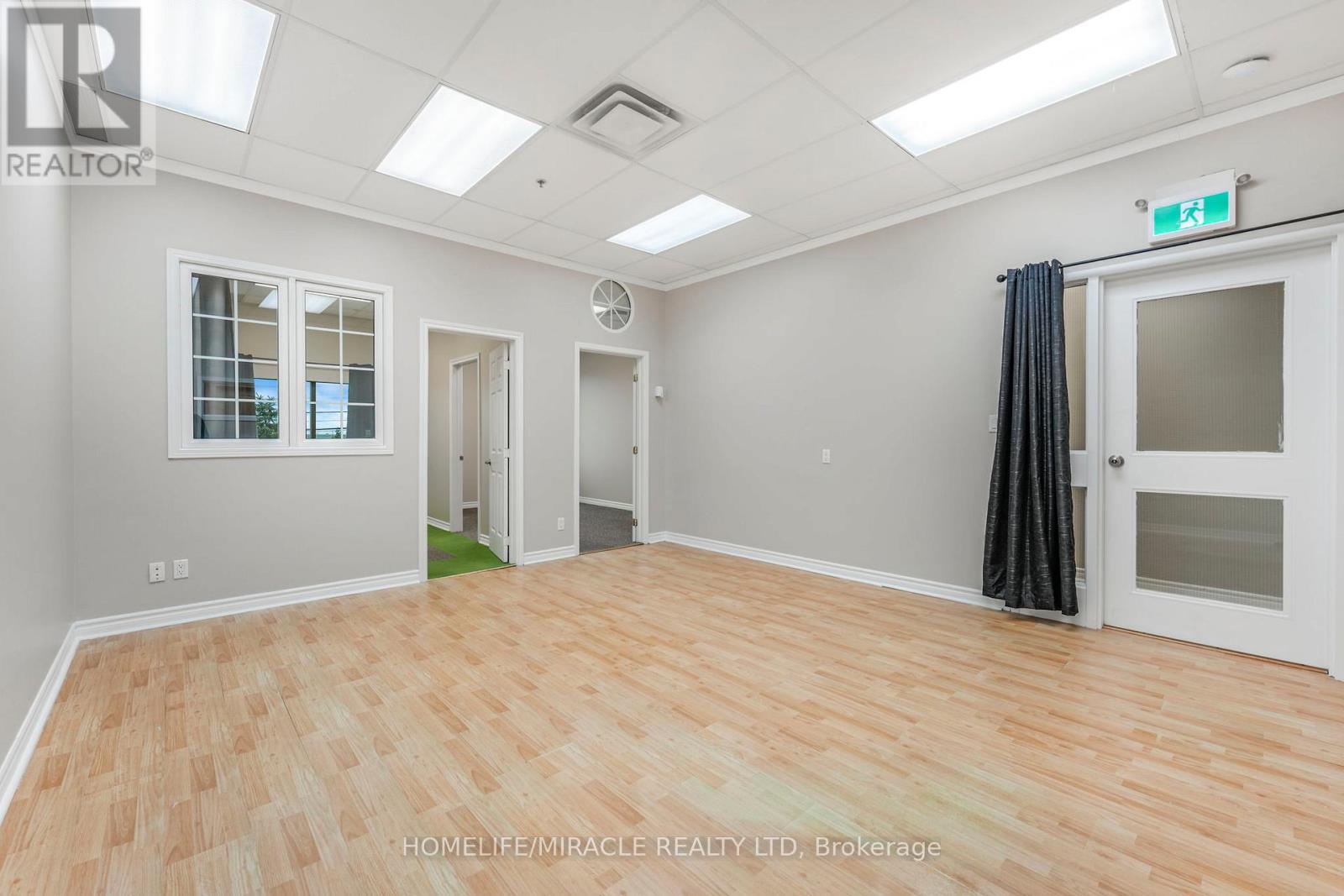 112 (Upper Floor) - 2 Automatic Drive, Brampton, Ontario  L6S 6K8 - Photo 7 - W12590524