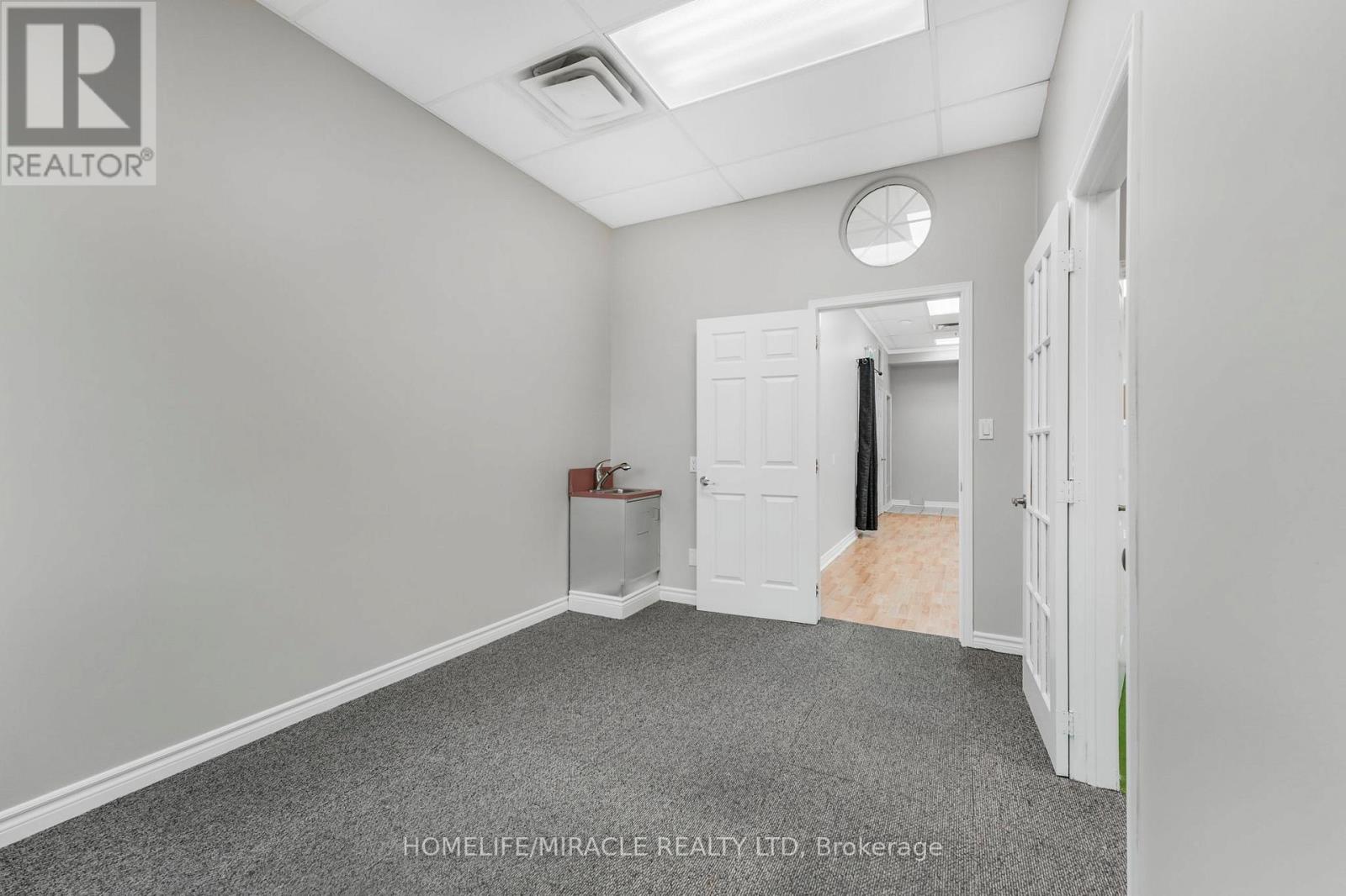 112 (Upper Floor) - 2 Automatic Drive, Brampton, Ontario  L6S 6K8 - Photo 10 - W12590524