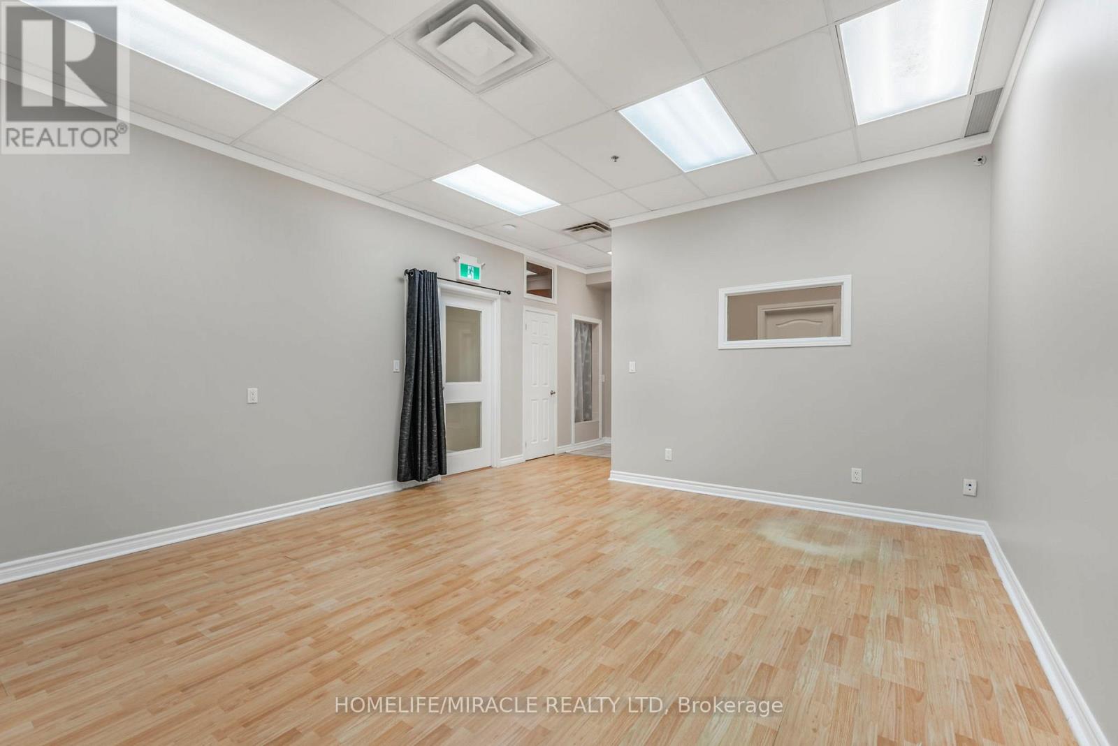 112 (Upper Floor) - 2 Automatic Drive, Brampton, Ontario  L6S 6K8 - Photo 8 - W12590524