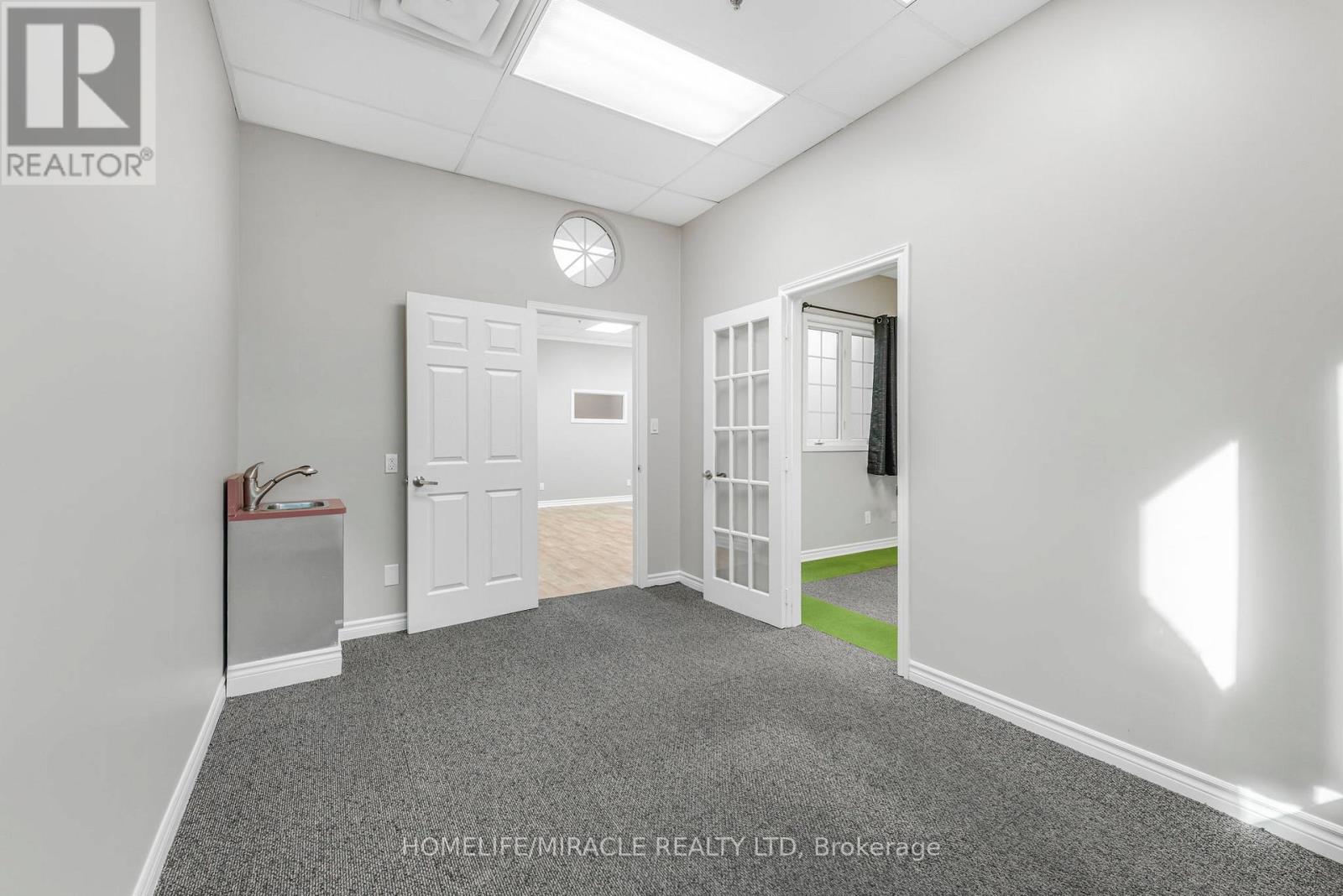 112 (Upper Floor) - 2 Automatic Drive, Brampton, Ontario  L6S 6K8 - Photo 11 - W12590524