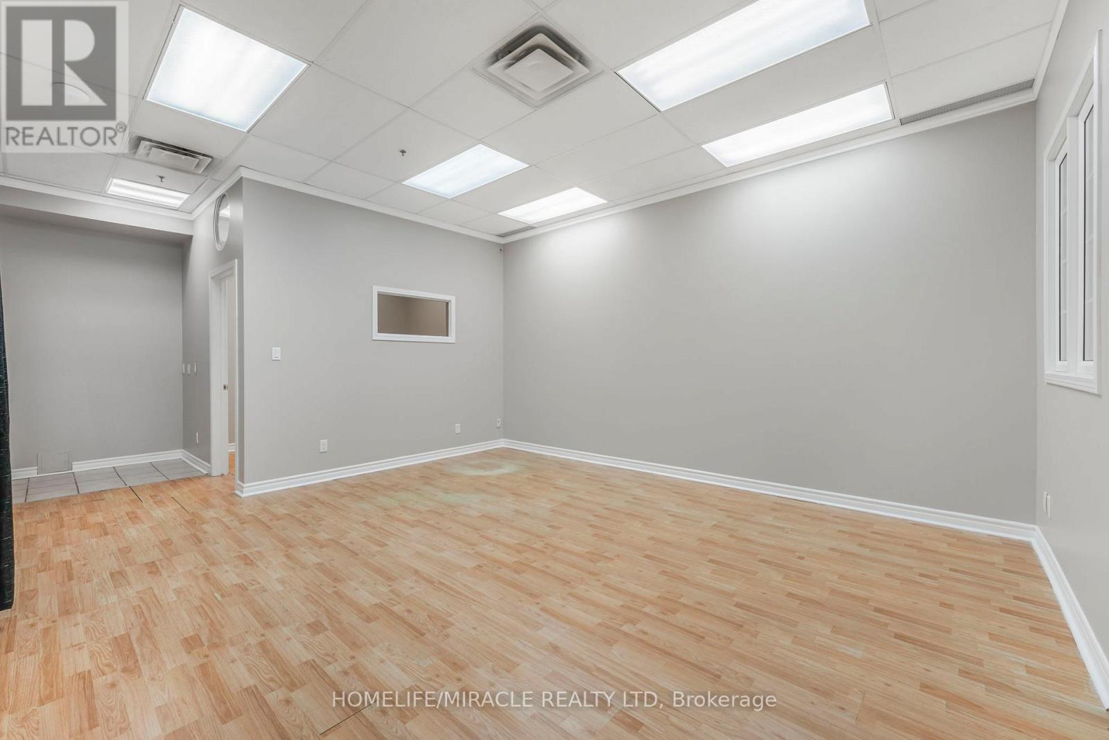 112 (Upper Floor) - 2 Automatic Drive, Brampton, Ontario  L6S 6K8 - Photo 9 - W12590524