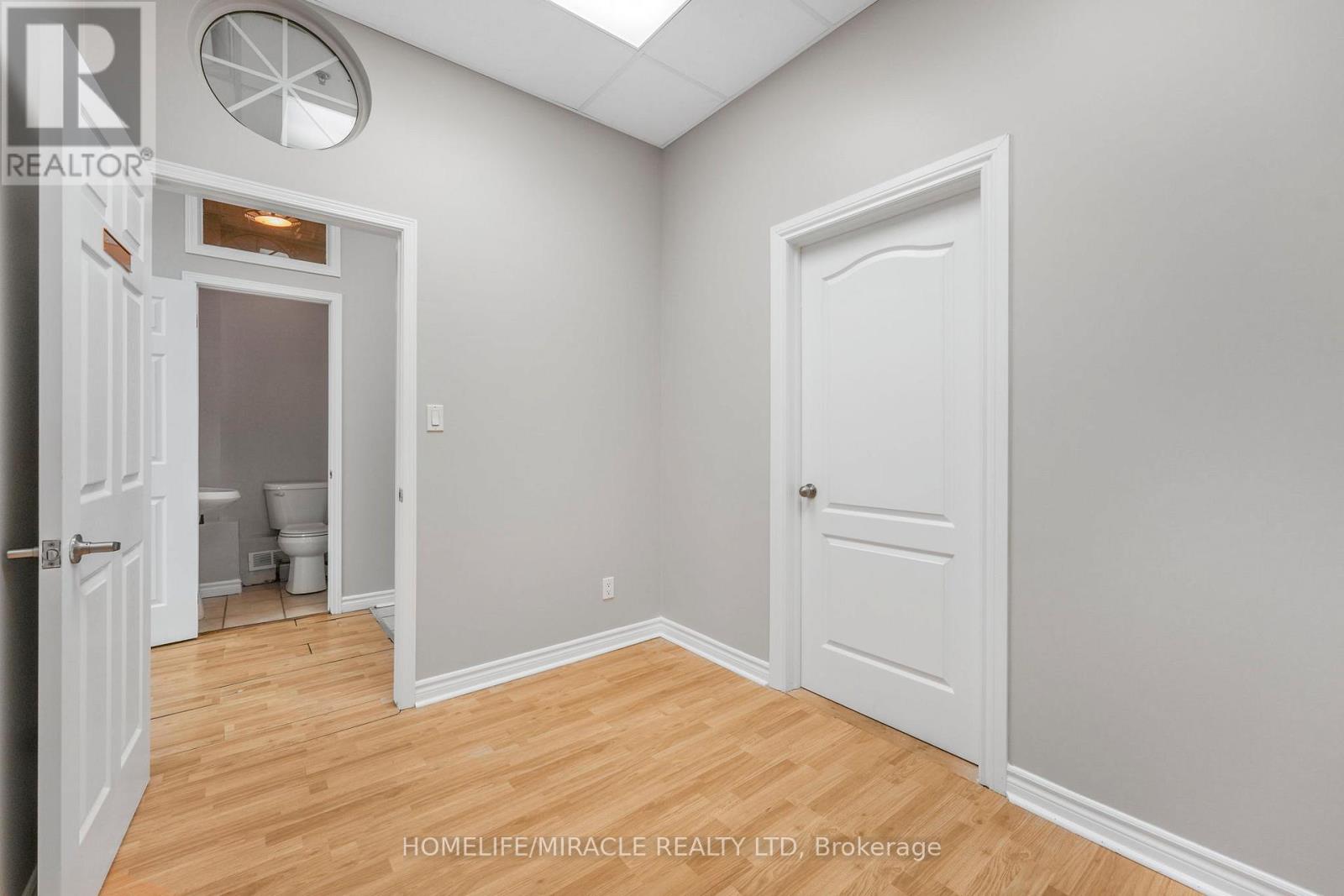 112 (Upper Floor) - 2 Automatic Drive, Brampton, Ontario  L6S 6K8 - Photo 17 - W12590524