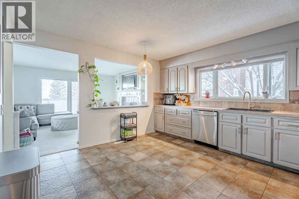 84 Thornaby Crescent Nw, Calgary, Alberta  T2K 5K6 - Photo 12 - A2272941