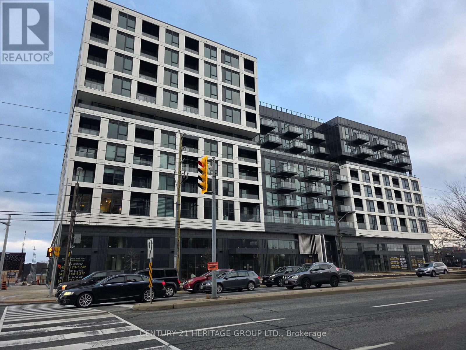 702 - 1037 THE QUEENSWAY, Toronto, Ontario