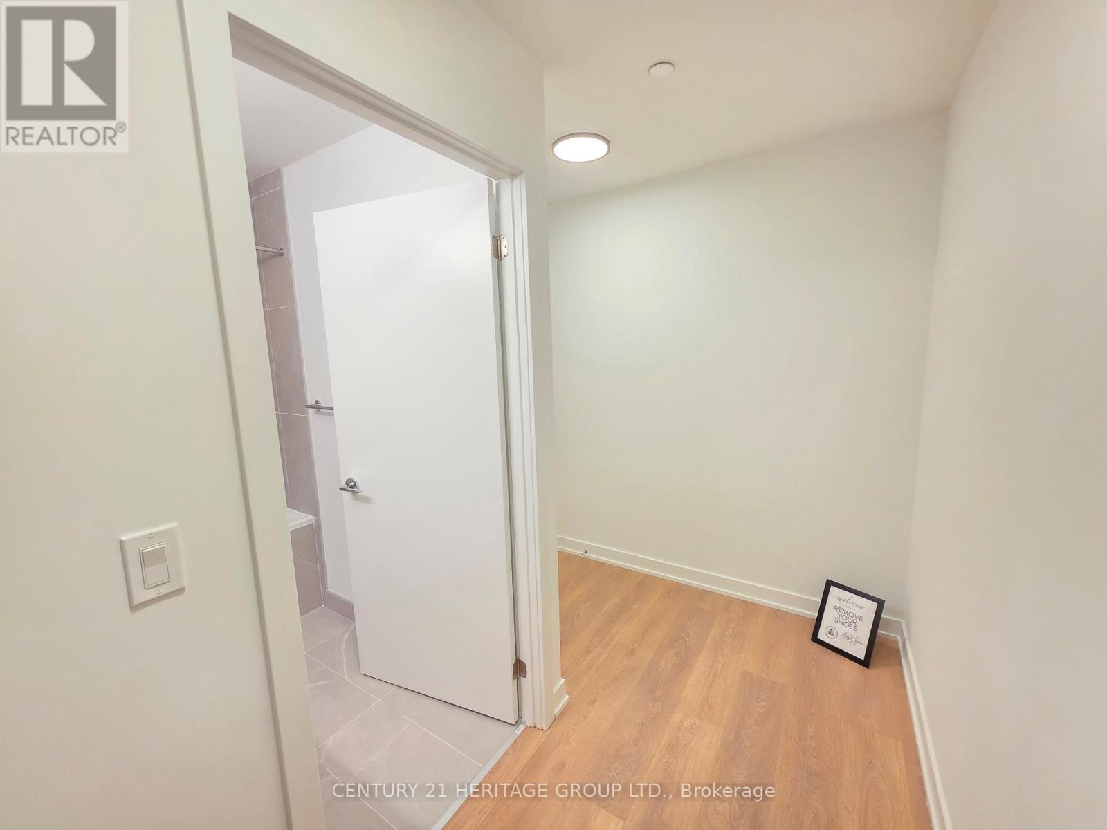 702 - 1037 The Queensway, Toronto, Ontario M8Z 6C7 - Photo 14 - W12587552