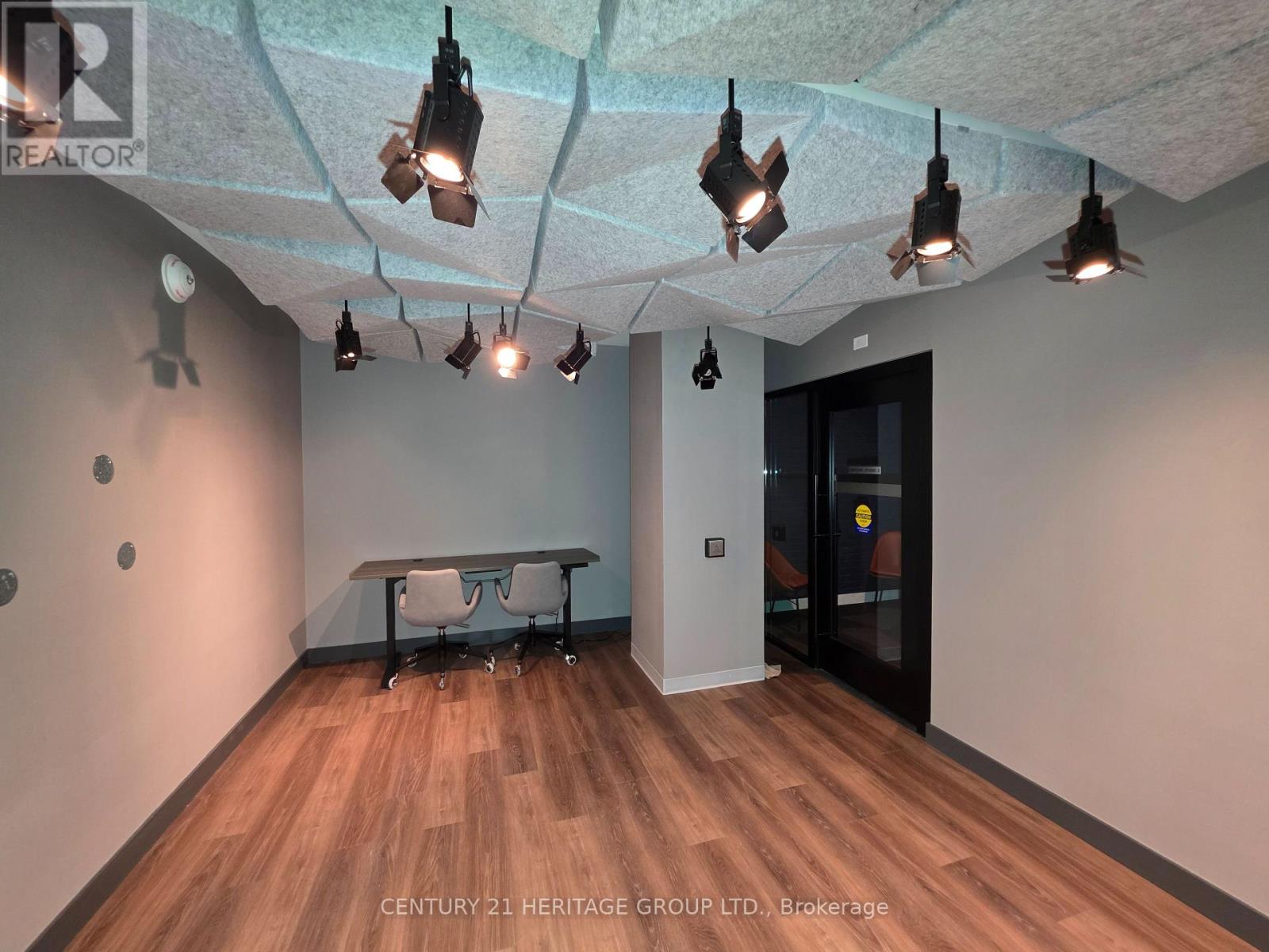 702 - 1037 The Queensway, Toronto, Ontario M8Z 6C7 - Photo 45 - W12587552