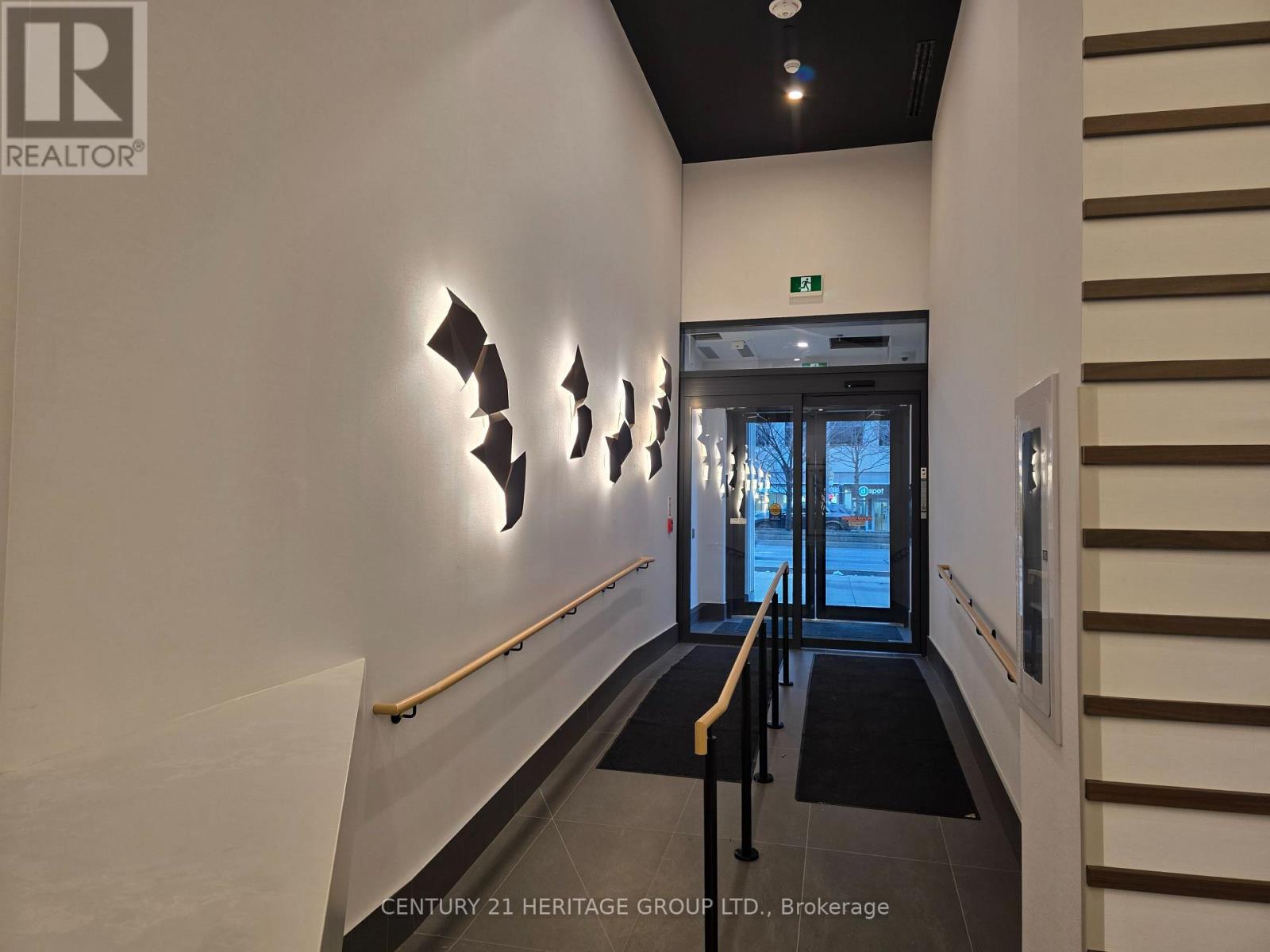 702 - 1037 The Queensway, Toronto, Ontario M8Z 6C7 - Photo 8 - W12587552