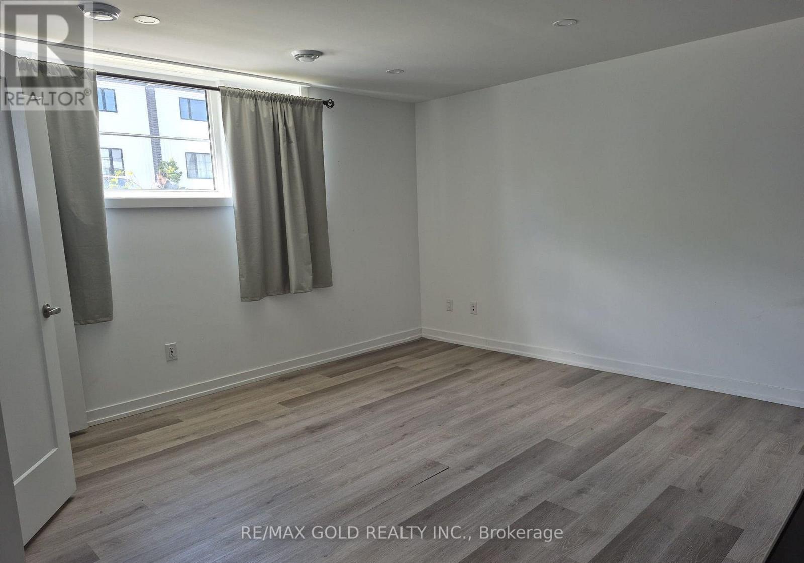 812 - 4263 Fourth Avenue, Niagara Falls, Ontario L2E 0C2 - Photo 22 - X12586904