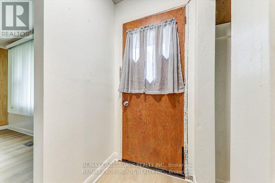 9 Euclid Avenue, Toronto, Ontario M1C 1J7 - Photo 11 - E12590576