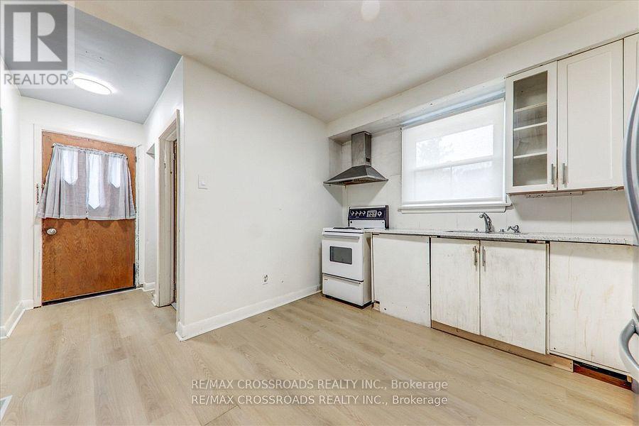 9 Euclid Avenue, Toronto, Ontario M1C 1J7 - Photo 13 - E12590576