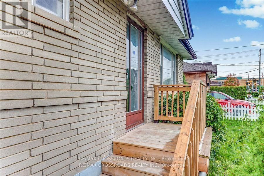 9 Euclid Avenue, Toronto, Ontario M1C 1J7 - Photo 8 - E12590576