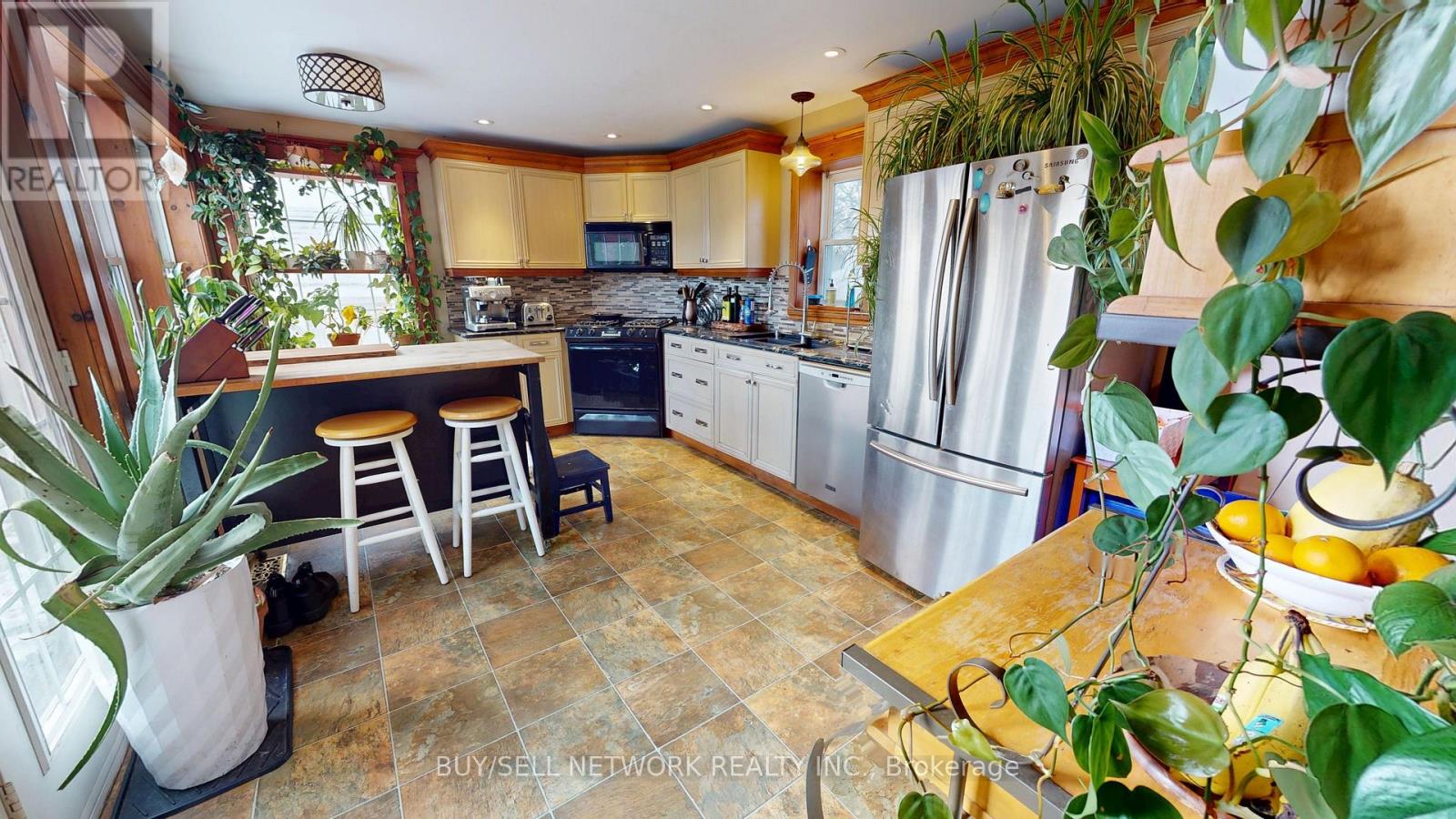 773 Aylmer Street N, Peterborough (Northcrest Ward 5), Ontario  K9H 3X7 - Photo 11 - X12590832