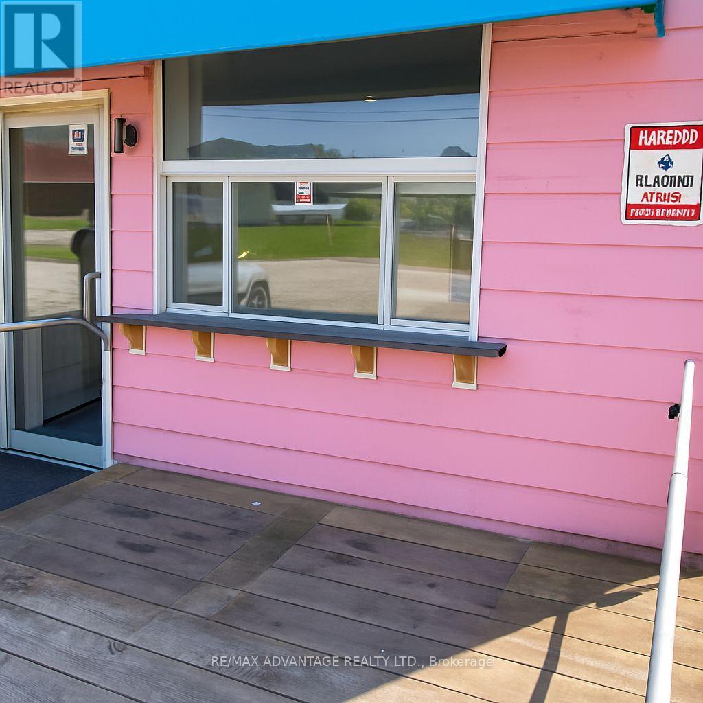 204 Carlow Road, Central Elgin, Ontario  N5L 1C5 - Photo 3 - X12590798