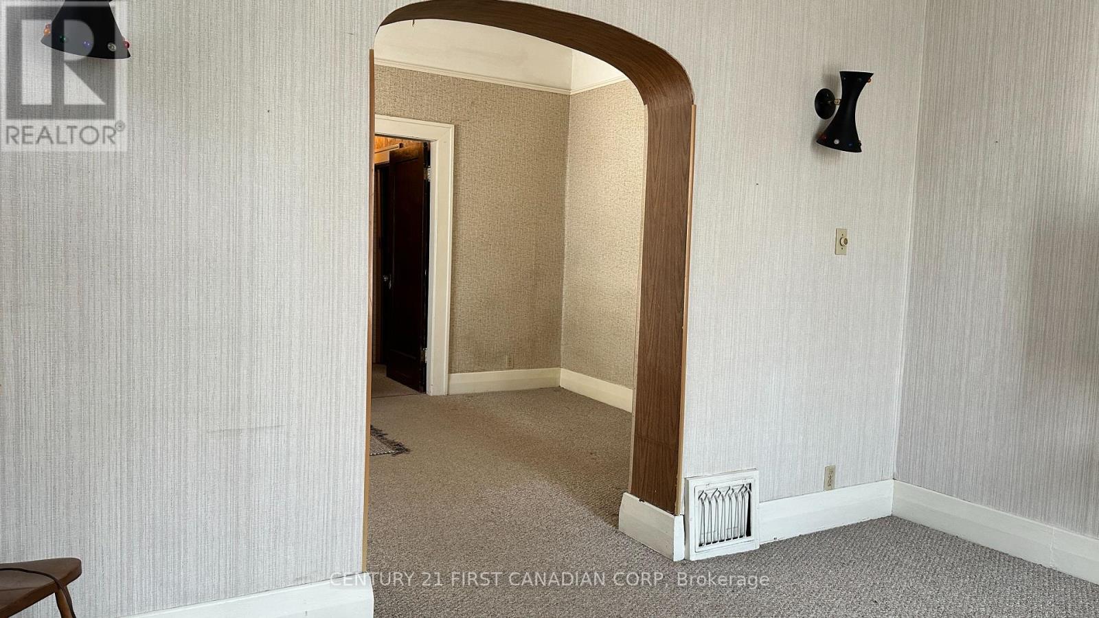 Main - 116 Adelaide Street N, London East, Ontario  N6B 3G8 - Photo 4 - X12590850