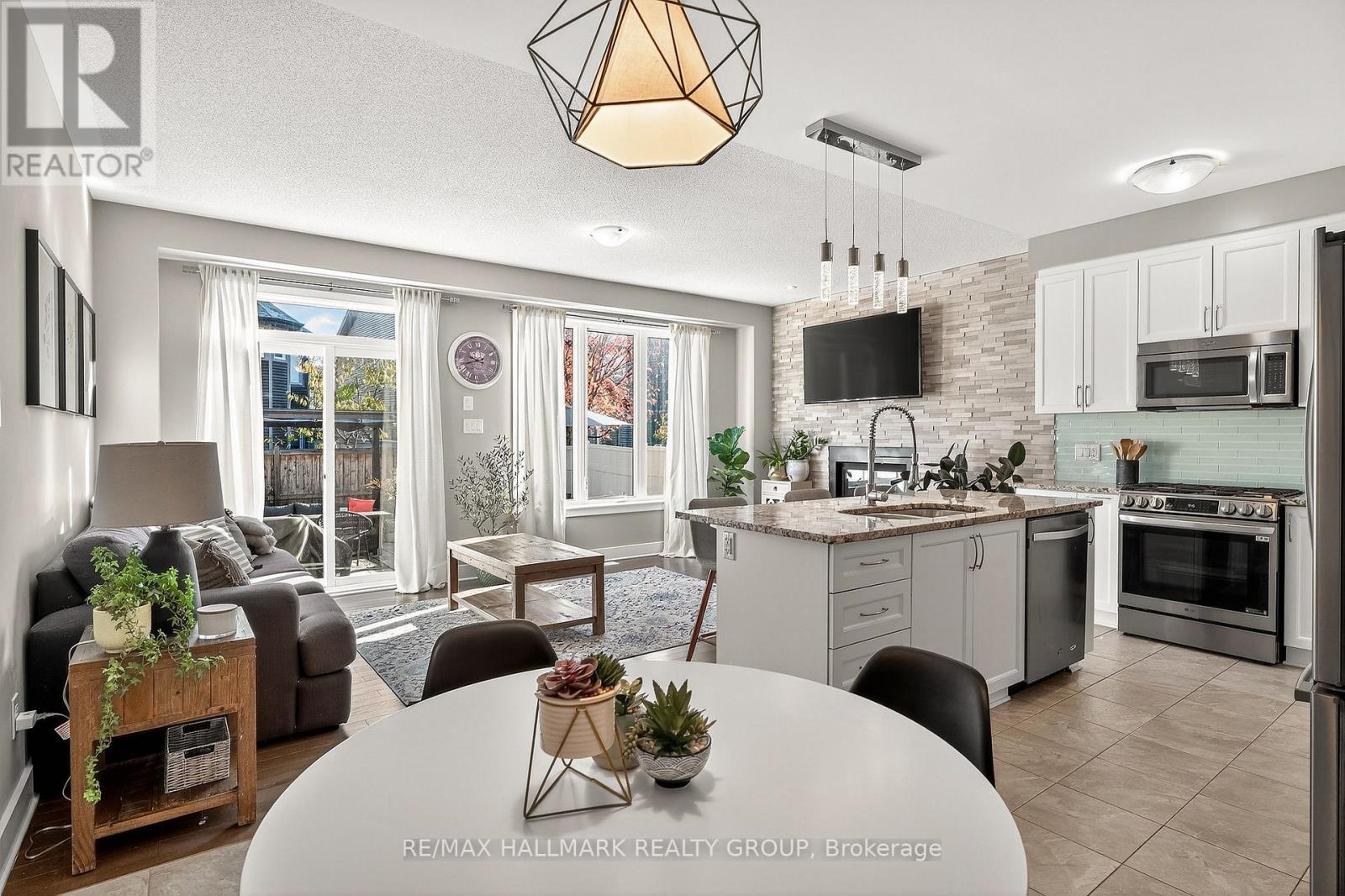 332 Gracewood Crescent, Ottawa, Ontario  K1T 0J7 - Photo 14 - X12590844