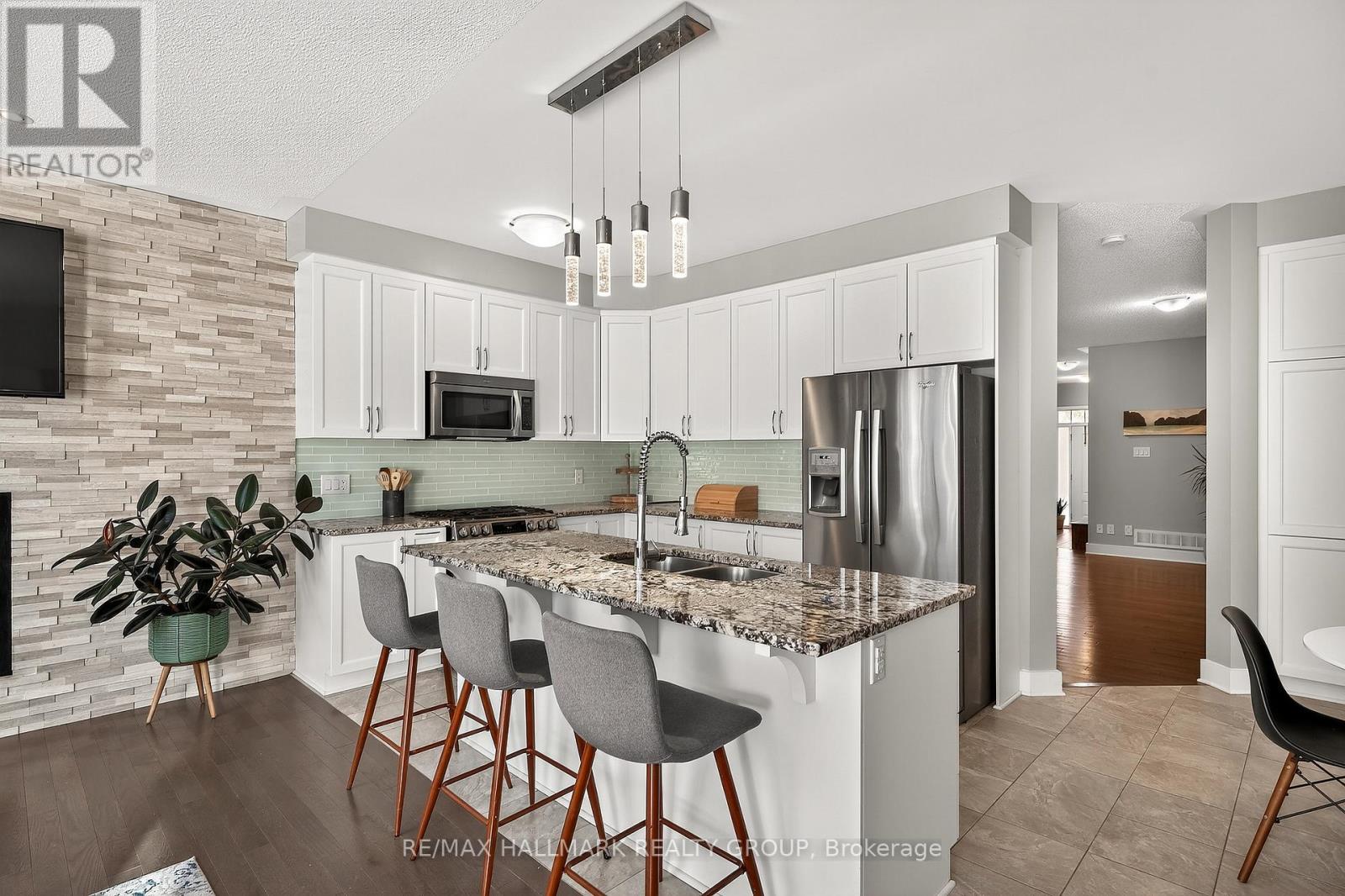 332 Gracewood Crescent, Ottawa, Ontario  K1T 0J7 - Photo 16 - X12590844