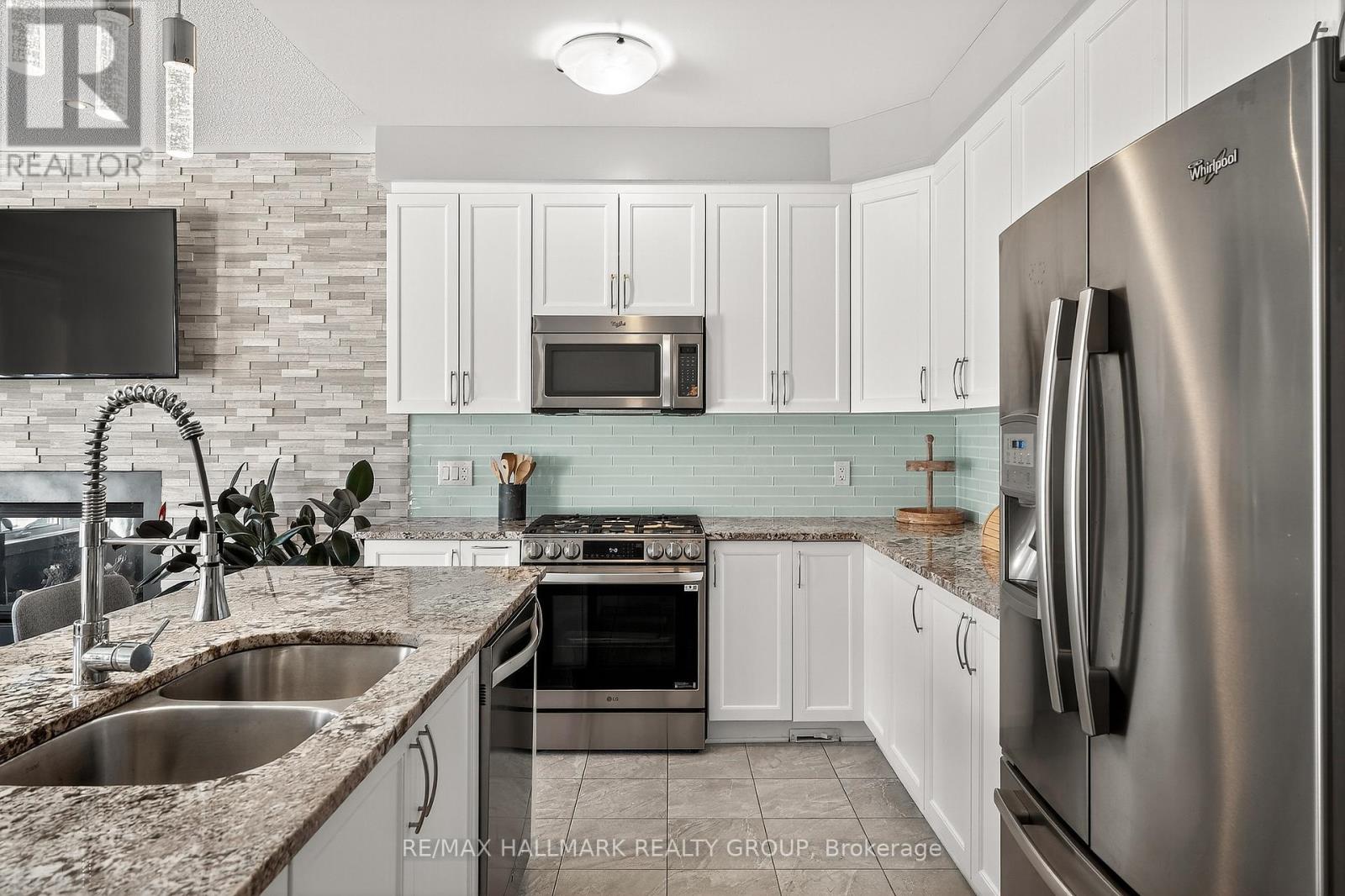 332 Gracewood Crescent, Ottawa, Ontario  K1T 0J7 - Photo 17 - X12590844