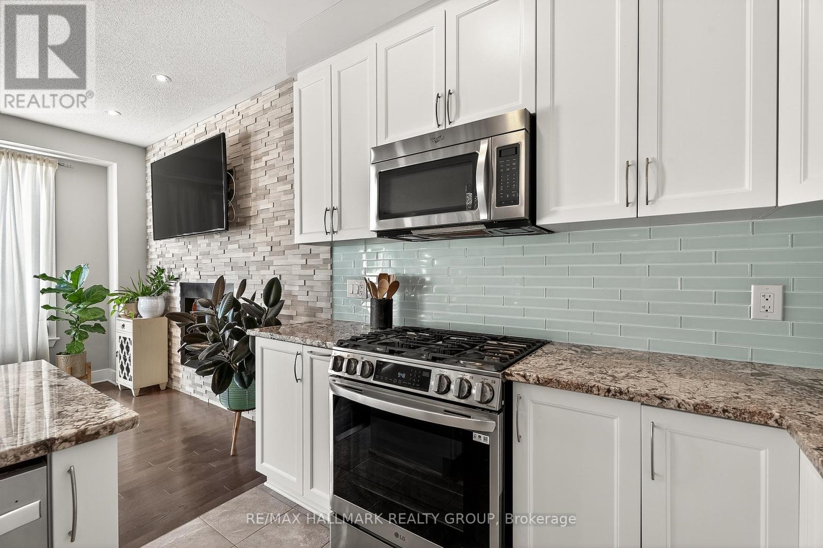 332 Gracewood Crescent, Ottawa, Ontario  K1T 0J7 - Photo 18 - X12590844