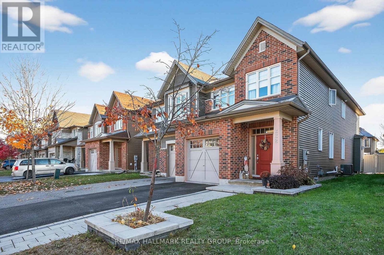 332 Gracewood Crescent, Ottawa, Ontario  K1T 0J7 - Photo 3 - X12590844