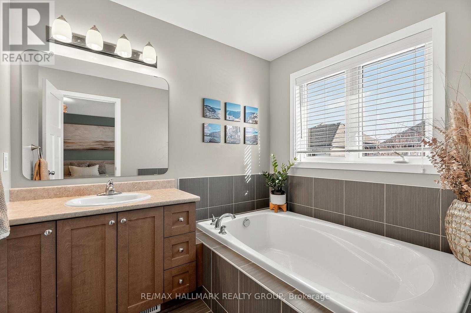 332 Gracewood Crescent, Ottawa, Ontario  K1T 0J7 - Photo 32 - X12590844