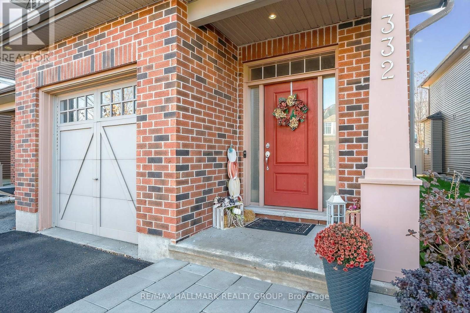 332 Gracewood Crescent, Ottawa, Ontario  K1T 0J7 - Photo 4 - X12590844