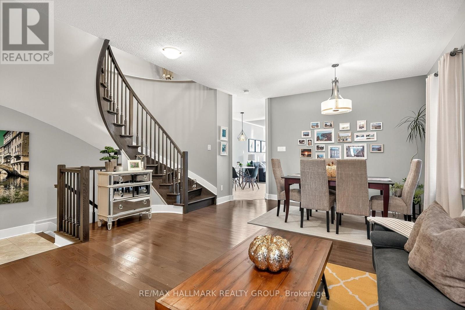 332 Gracewood Crescent, Ottawa, Ontario  K1T 0J7 - Photo 7 - X12590844