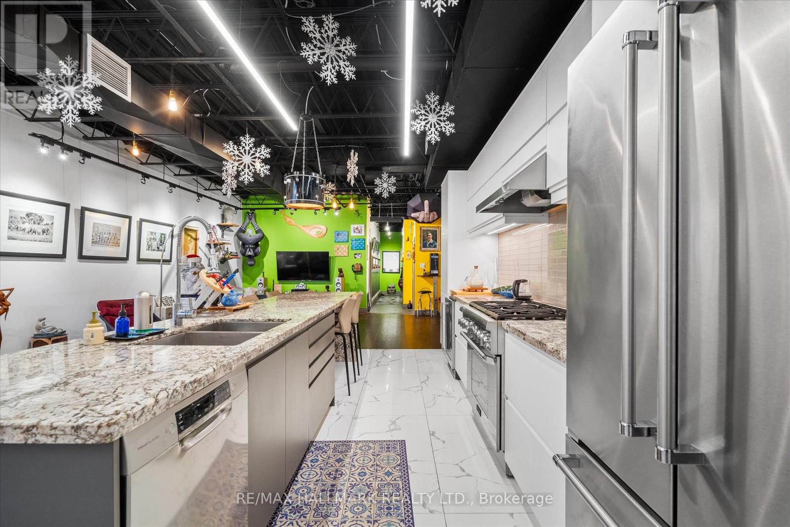 2400 St. Clair Avenue W, Toronto, Ontario  M6N 1L1 - Photo 14 - W12590550