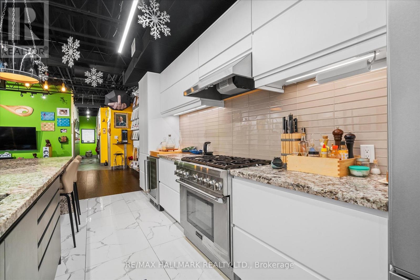 2400 St. Clair Avenue W, Toronto, Ontario  M6N 1L1 - Photo 15 - W12590550