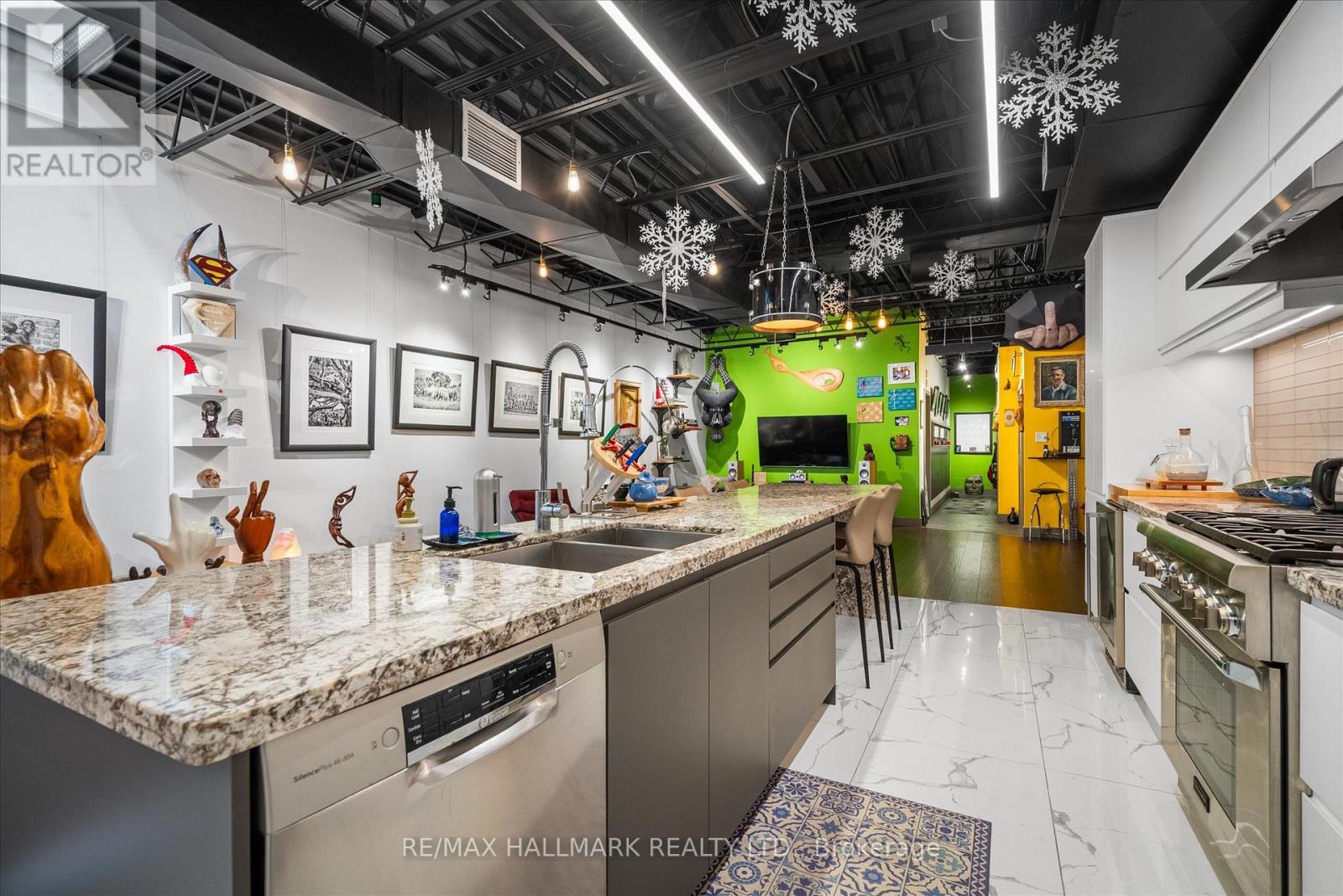 2400 St. Clair Avenue W, Toronto, Ontario  M6N 1L1 - Photo 16 - W12590550