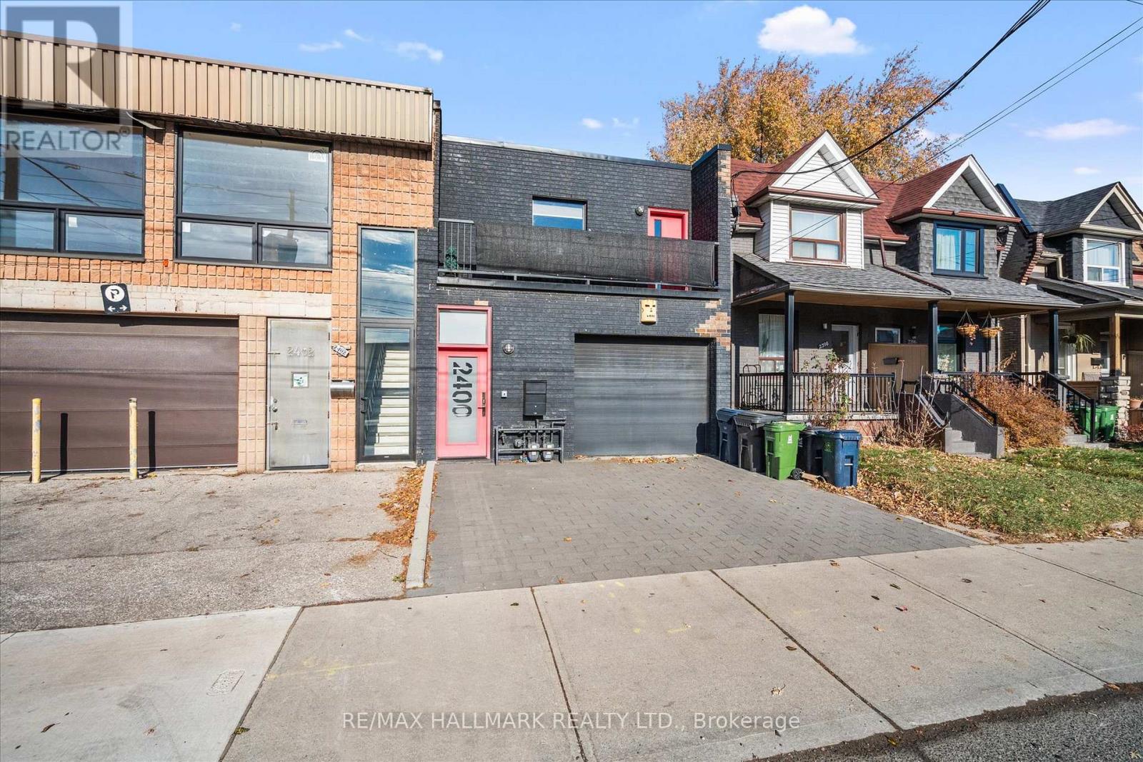 2400 St. Clair Avenue W, Toronto, Ontario  M6N 1L1 - Photo 2 - W12590550