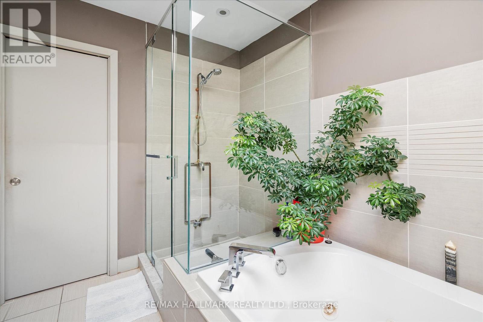 2400 St. Clair Avenue W, Toronto, Ontario  M6N 1L1 - Photo 33 - W12590550