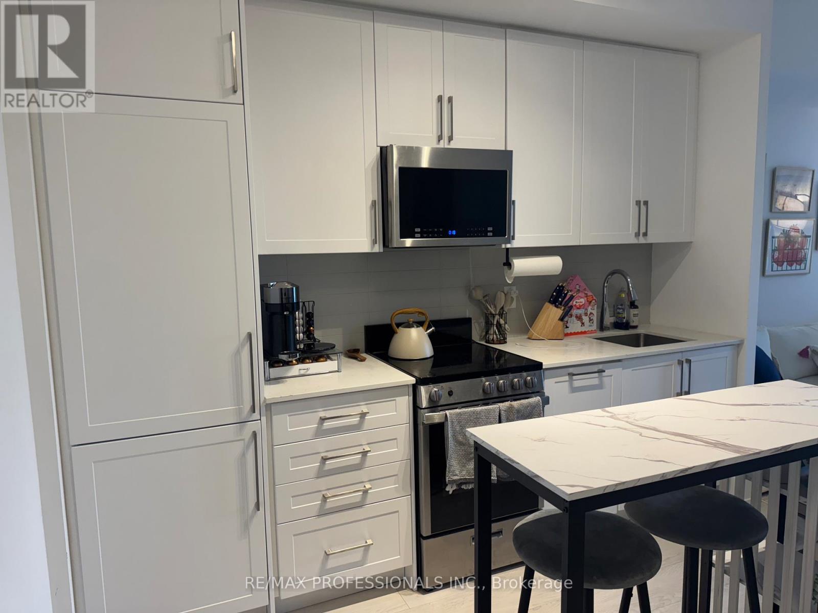 315 - 2450 Old Bronte Road, Oakville, Ontario  L6M 5P6 - Photo 2 - W12590608