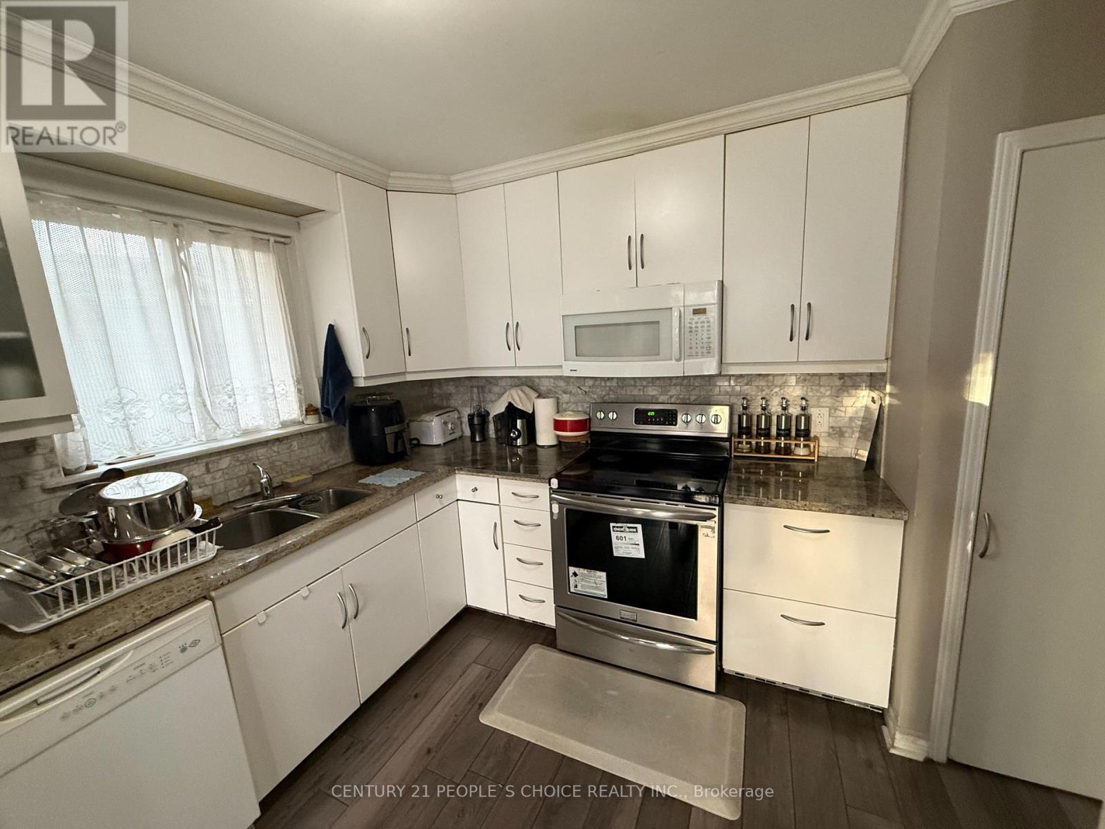 28 Lynmont Road, Toronto, Ontario  M9V 3W8 - Photo 14 - W12590638