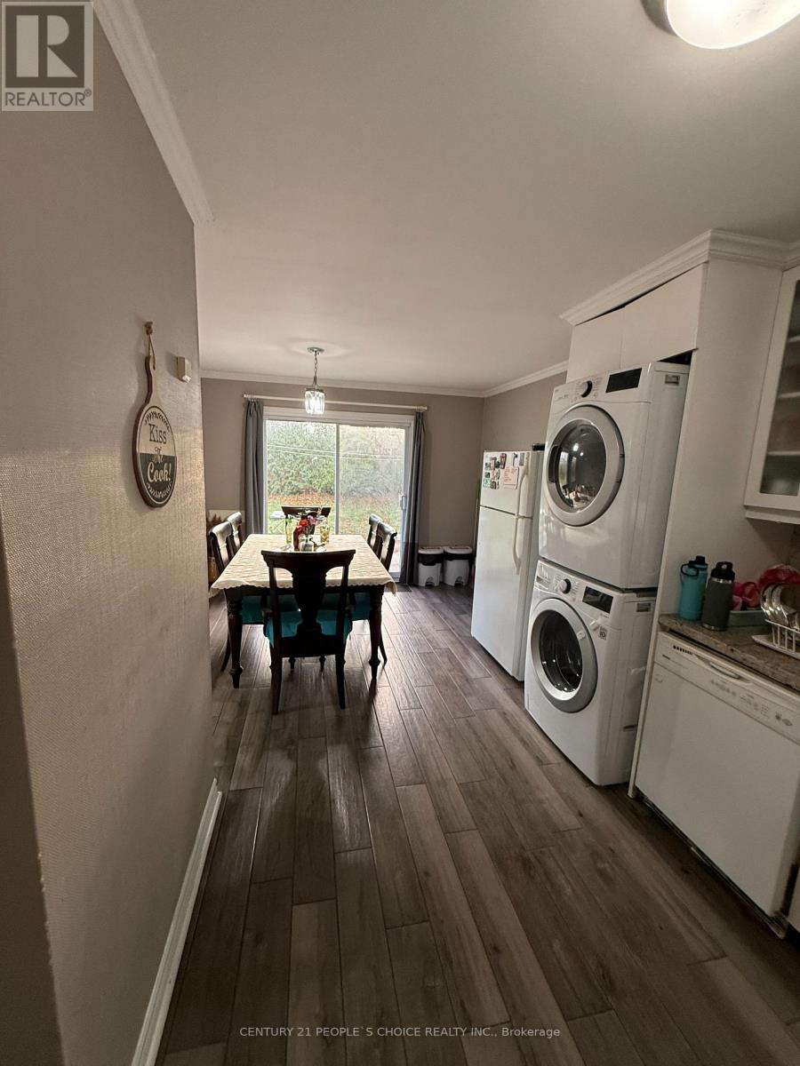 28 Lynmont Road, Toronto, Ontario  M9V 3W8 - Photo 15 - W12590638