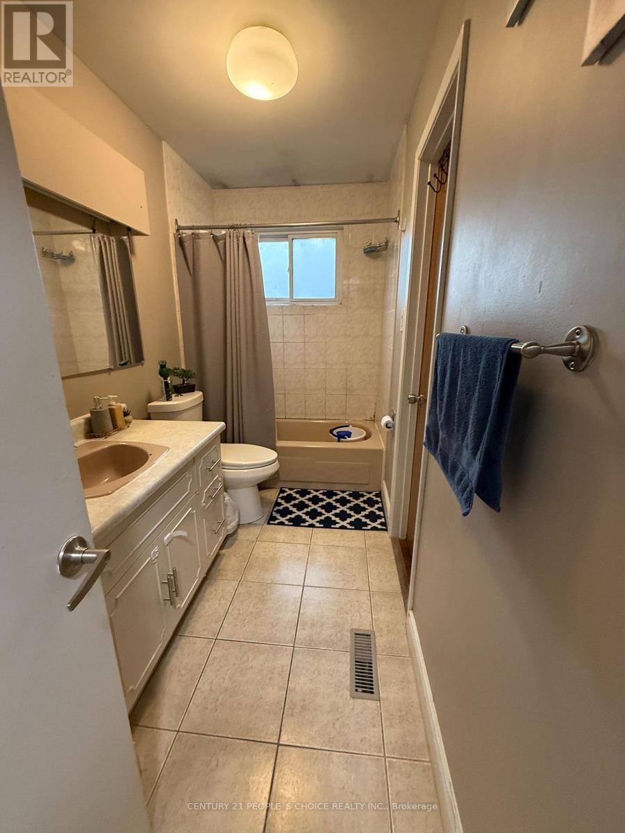 28 Lynmont Road, Toronto, Ontario  M9V 3W8 - Photo 16 - W12590638