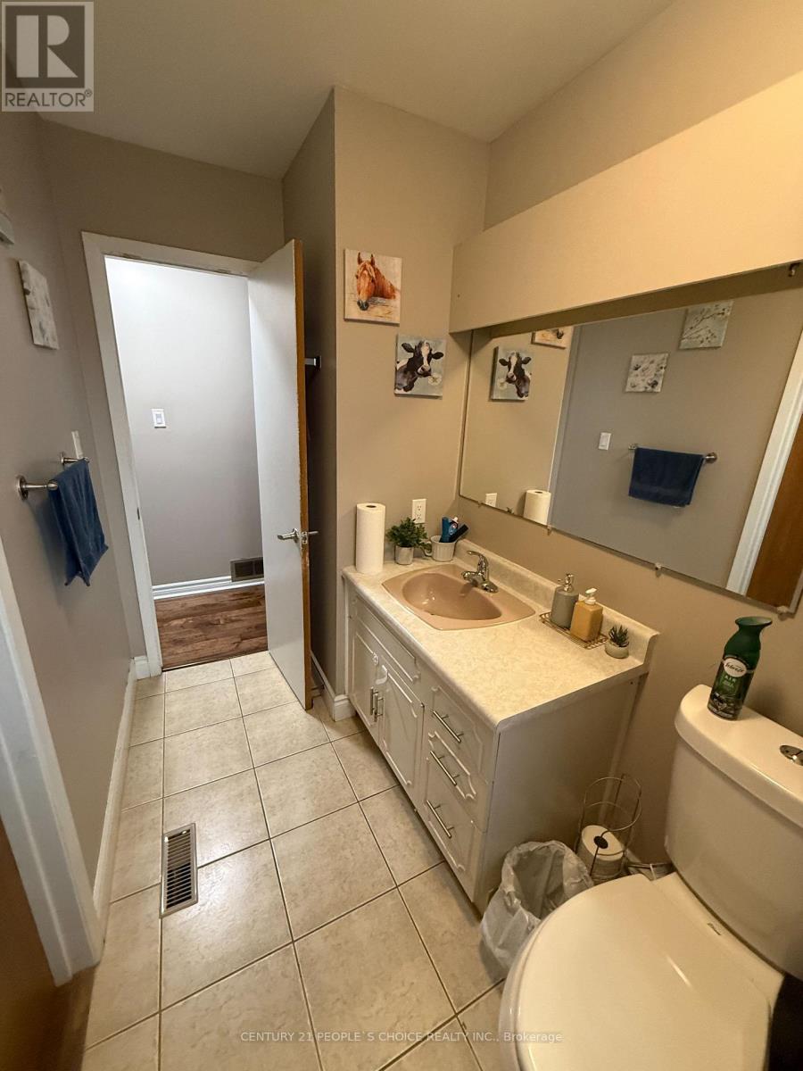 28 Lynmont Road, Toronto, Ontario  M9V 3W8 - Photo 17 - W12590638