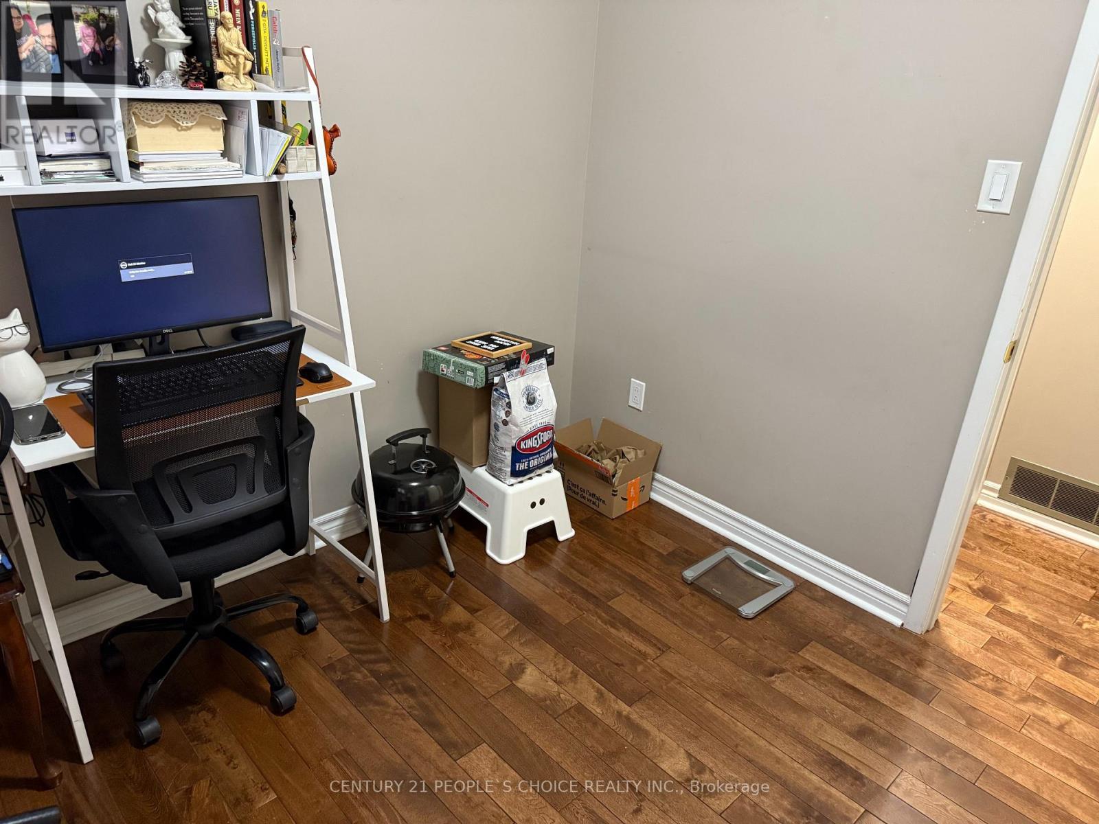 28 Lynmont Road, Toronto, Ontario  M9V 3W8 - Photo 19 - W12590638