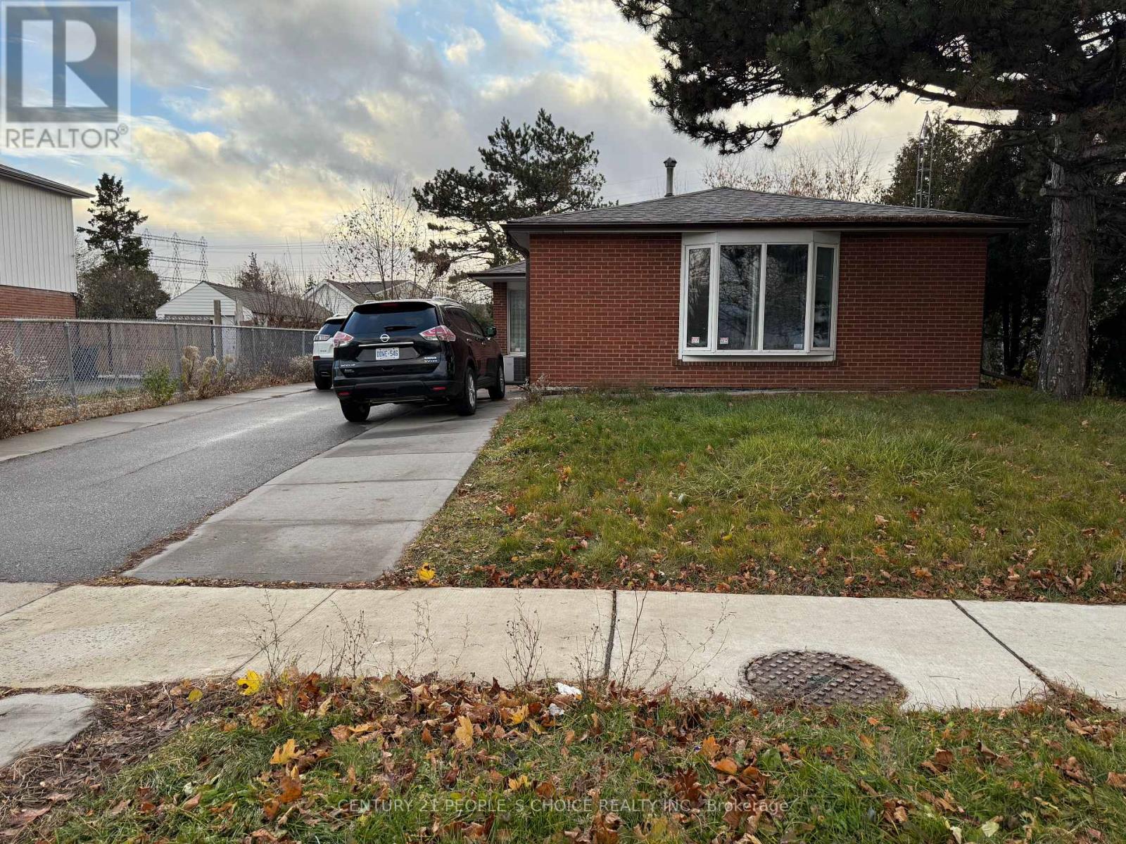 28 Lynmont Road, Toronto, Ontario  M9V 3W8 - Photo 3 - W12590638