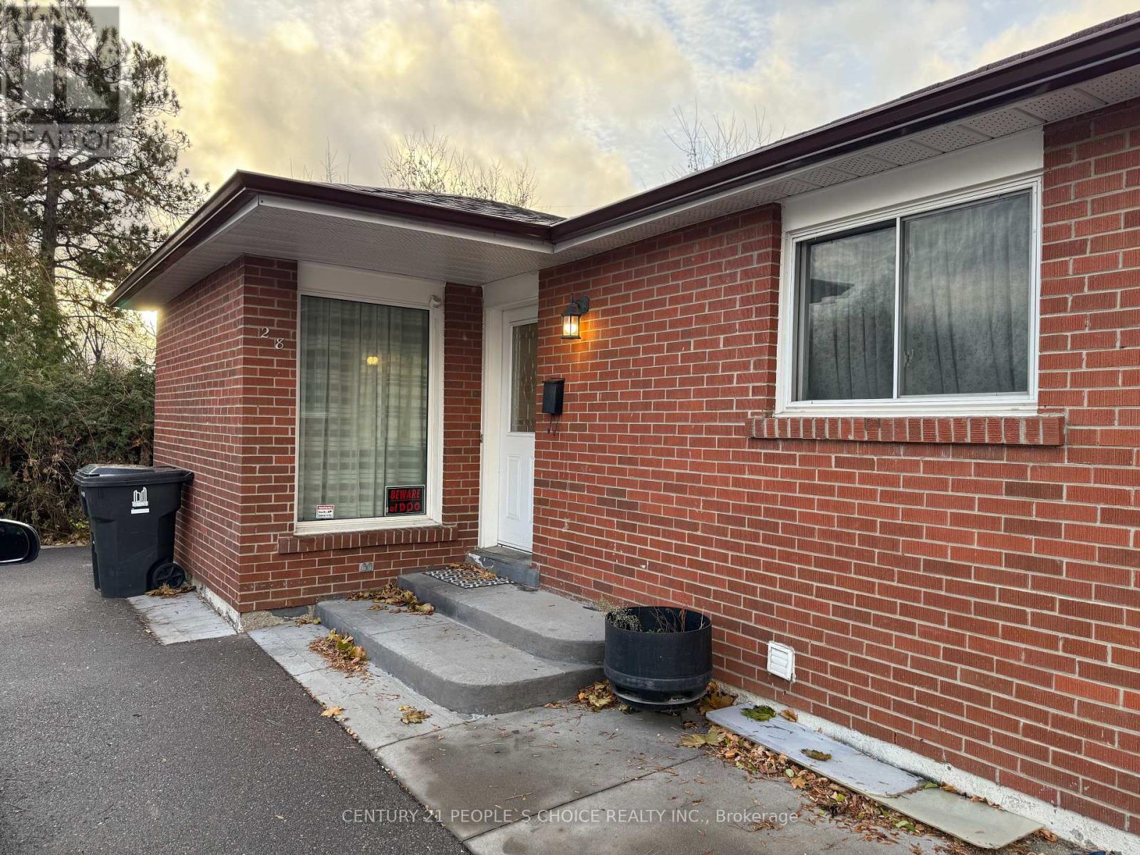 28 Lynmont Road, Toronto, Ontario  M9V 3W8 - Photo 4 - W12590638