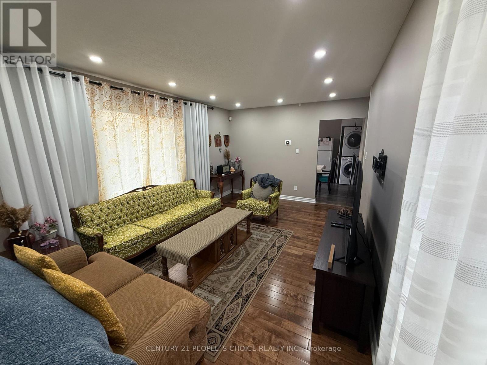 28 Lynmont Road, Toronto, Ontario  M9V 3W8 - Photo 7 - W12590638